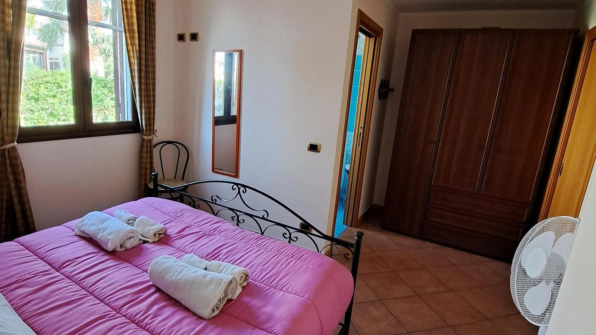 Tusa Appartavilla Residence Le Case Del Sole Campofelice Di Roccella Italy