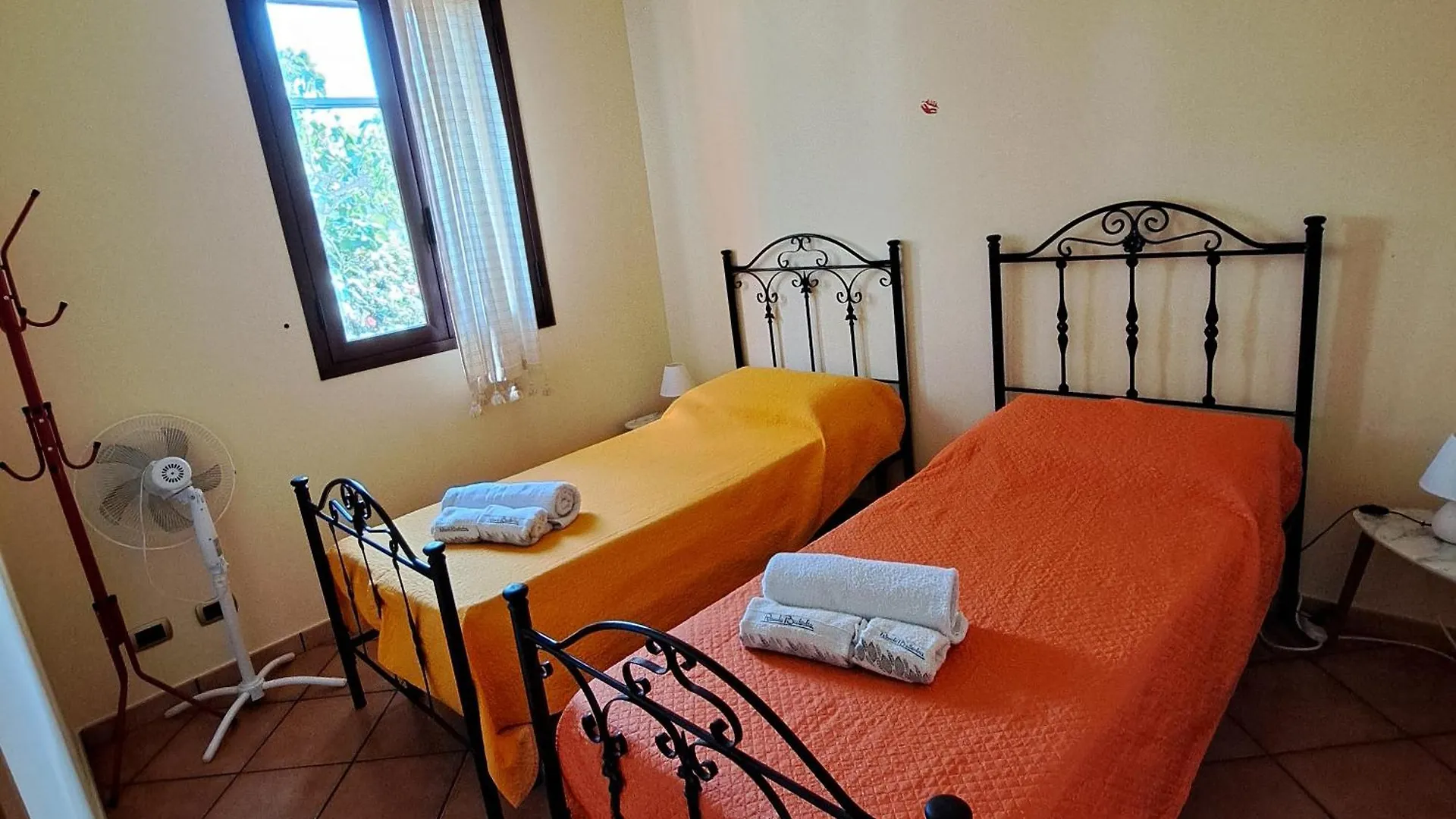 Tusa Appartavilla Residence Le Case Del Sole Campofelice Di Roccella Italy